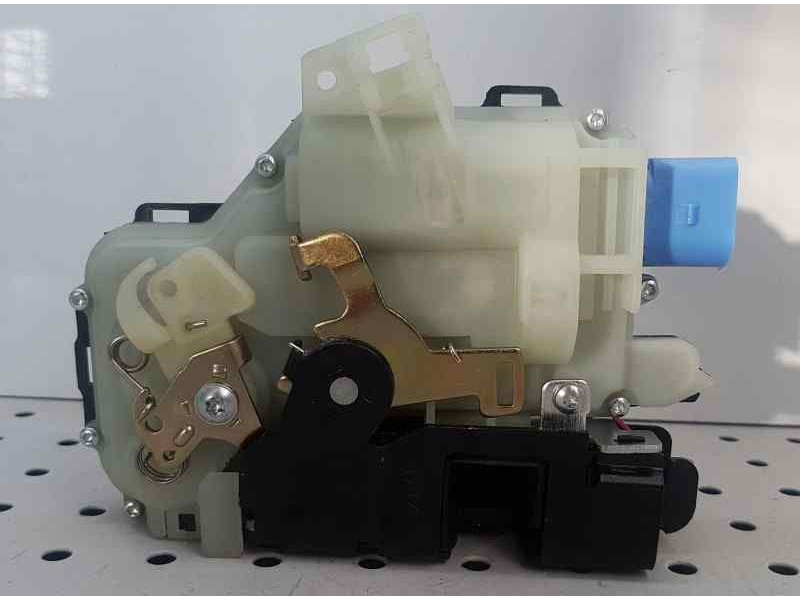 Recambio de cerradura puerta delantera izquierda para universal cerradura delantera izquierda vw-seat-skoda referencia OEM IAM 3