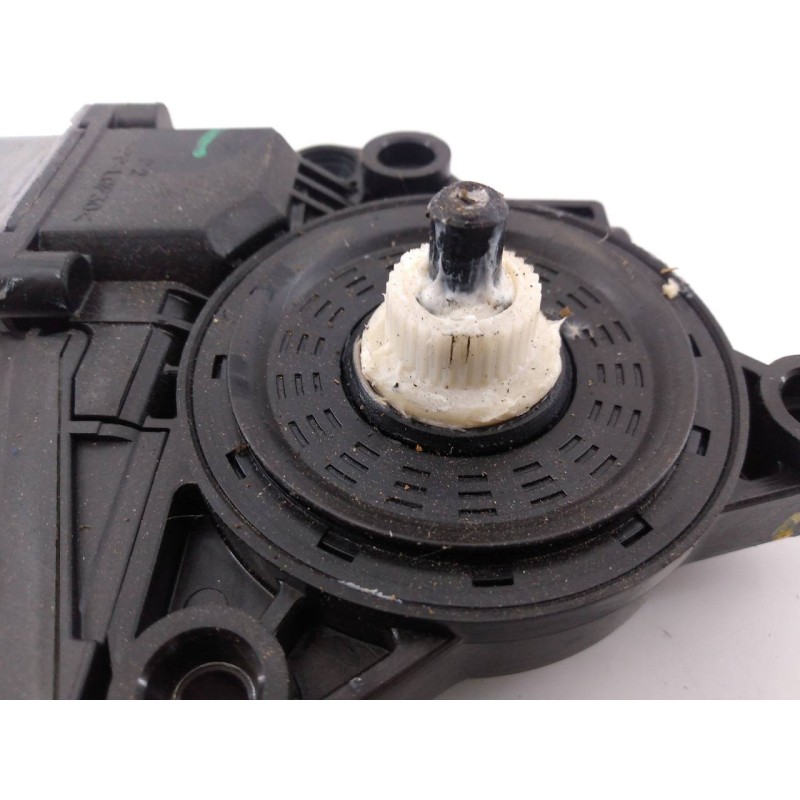 Recambio de motor elevalunas delantero derecho para kia sportage drive 2wd referencia OEM IAM 82460F1020  E2-B5-20-1