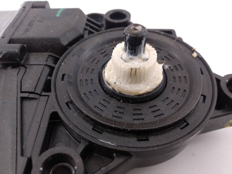 Recambio de motor elevalunas delantero derecho para kia sportage drive 2wd referencia OEM IAM 82460F1020  E2-B5-20-1