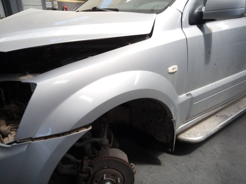 Recambio de aleta delantera izquierda para kia sorento 2.5 crdi concept referencia OEM IAM   