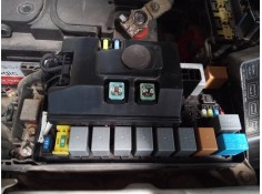 CAJA RELES / FUSIBLES 