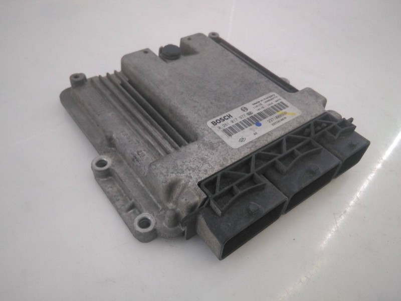 Recambio de centralita motor uce para renault master kombi l2h2 3,3t referencia OEM IAM 0281017977 237100899R E2-A1-35-2