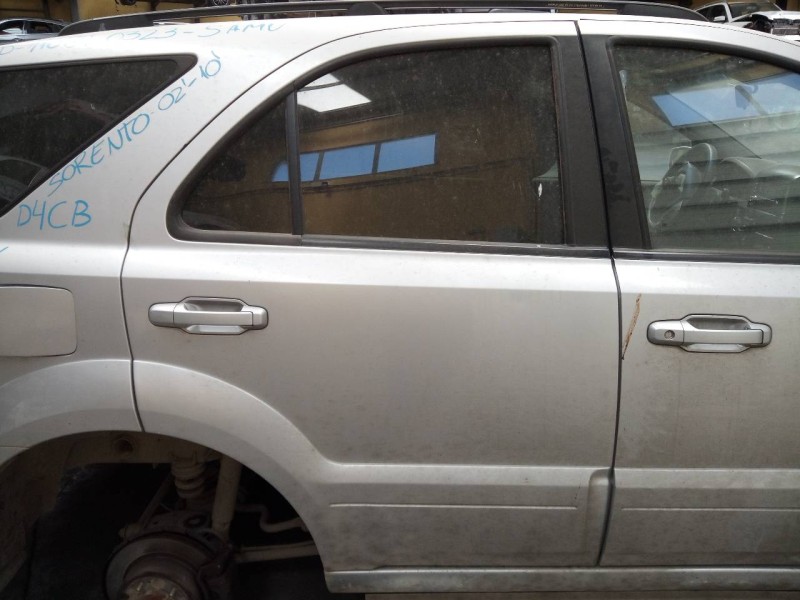 Recambio de puerta trasera derecha para kia sorento 2.5 crdi concept referencia OEM IAM   
