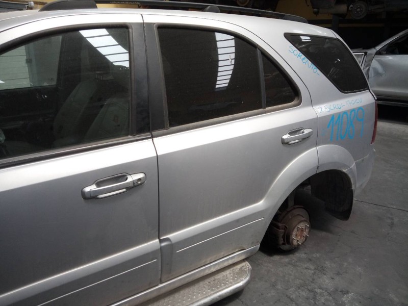 Recambio de puerta trasera izquierda para kia sorento 2.5 crdi concept referencia OEM IAM   