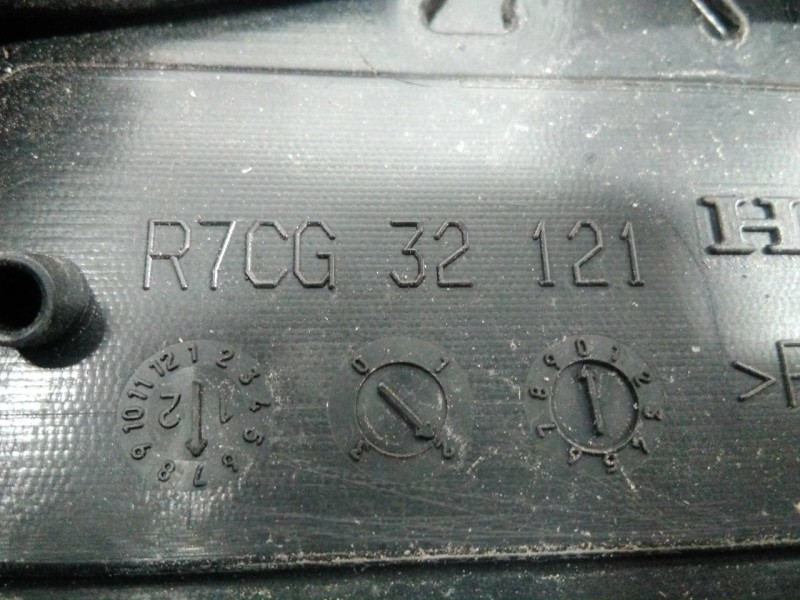 Recambio de tapa motor para honda cr-v luxury 4x4 referencia OEM IAM R7CG32121  P2-B3-7