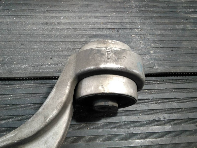 Recambio de brazo suspension inferior delantero derecho para audi a4 ber. (b8) básico referencia OEM IAM 8K0407695E  P1-A4-24