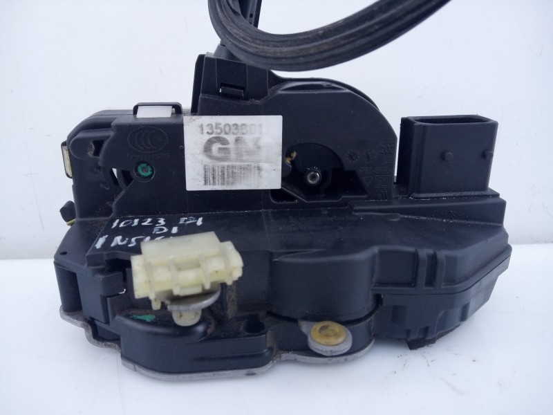 Recambio de cerradura puerta delantera izquierda para opel insignia sports tourer cosmo referencia OEM IAM 13503801 A 1101120090