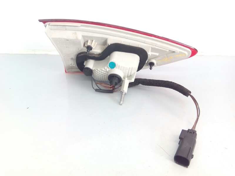 Recambio de piloto trasero derecho porton para ford kuga (cbs) referencia OEM IAM CV4413A602BG  E2-B3-27-2