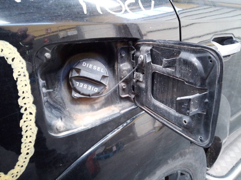 Recambio de tapa exterior combustible para kia sorento 2.5 crdi ex referencia OEM IAM   