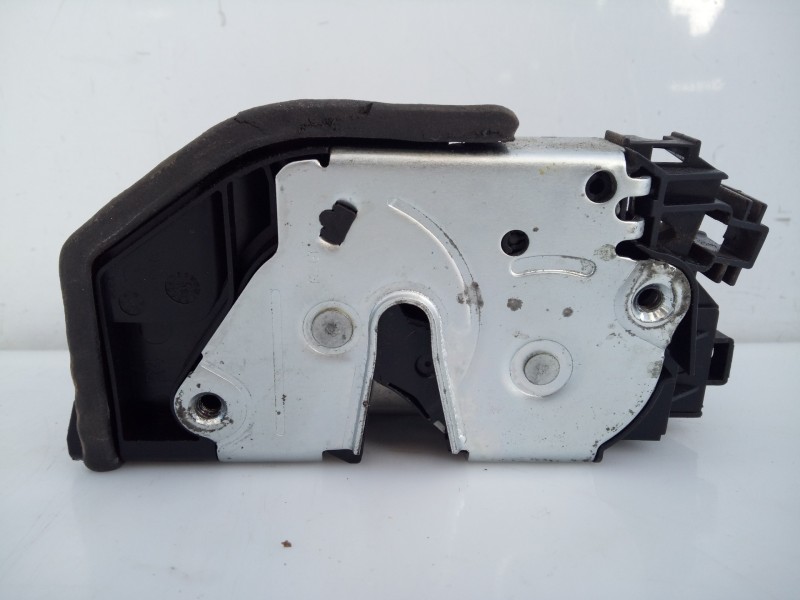 Recambio de cerradura puerta delantera derecha para bmw x3 (f25) xdrive 20d referencia OEM IAM 7318424  