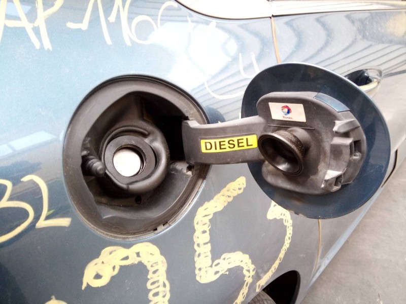 Recambio de tapa exterior combustible para citroën c4 picasso attraction referencia OEM IAM   