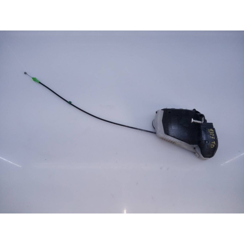 Recambio de cerradura puerta trasera derecha para toyota yaris hsd city referencia OEM IAM   E2-B4-55-1