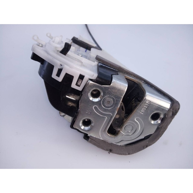 Recambio de cerradura puerta trasera derecha para toyota yaris hsd city referencia OEM IAM   E2-B4-55-1