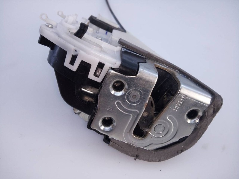 Recambio de cerradura puerta trasera derecha para toyota yaris hsd city referencia OEM IAM   E2-B4-55-1