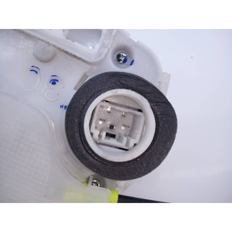 Recambio de cerradura puerta trasera derecha para toyota yaris hsd city referencia OEM IAM   E2-B4-55-1