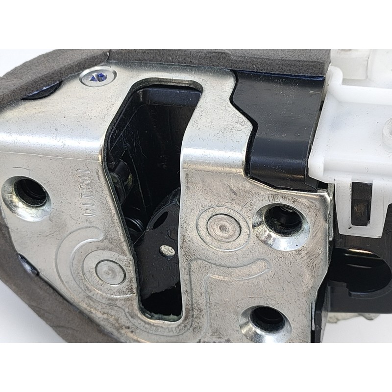 Recambio de cerradura puerta trasera izquierda para toyota yaris hsd city referencia OEM IAM   E2-B4-55-1