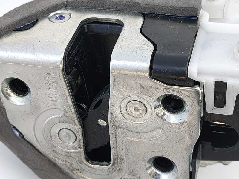 Recambio de cerradura puerta trasera izquierda para toyota yaris hsd city referencia OEM IAM   E2-B4-55-1