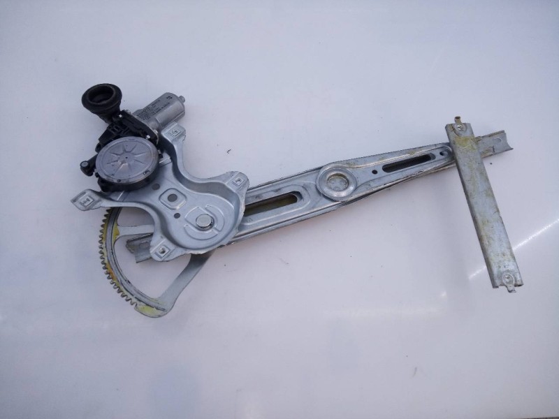 Recambio de elevalunas delantero derecho para toyota yaris hsd city referencia OEM IAM 857100D100  E2-B4-35-2