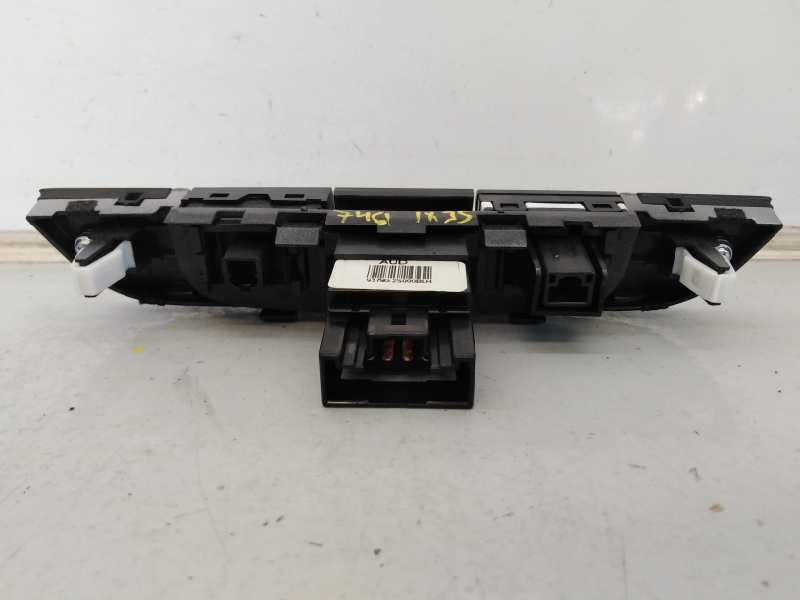 Recambio de warning para hyundai ix35 style awd referencia OEM IAM 847402S350TAN  E3-A3-43-1