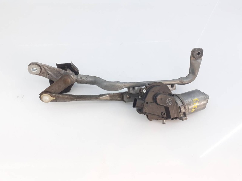Recambio de motor limpia delantero para toyota yaris hsd city referencia OEM IAM 851100D0190 1593004134 E2-B4-24-1