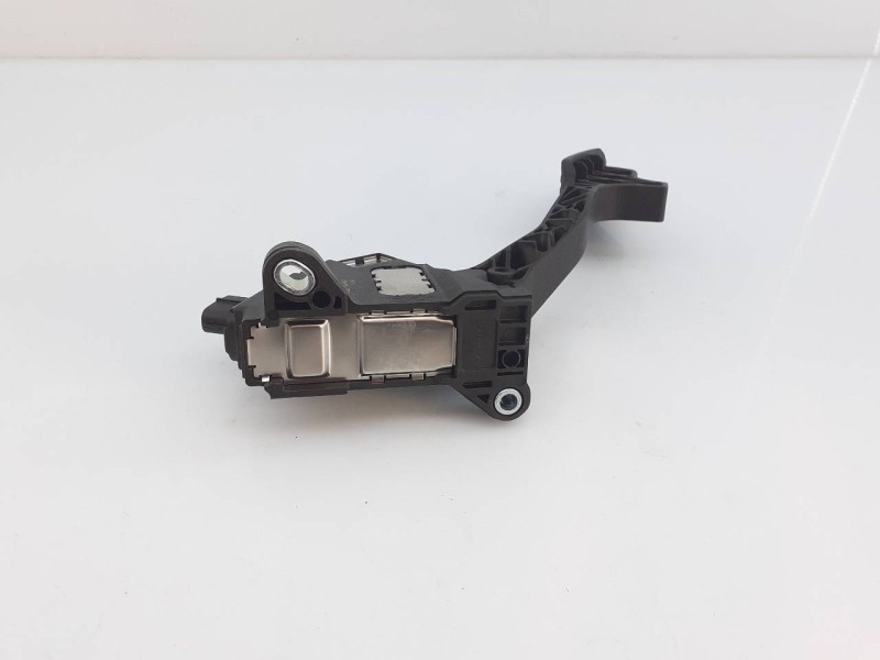 Recambio de pedal acelerador para toyota yaris hsd city referencia OEM IAM 781100D160  E3-B2-24-1