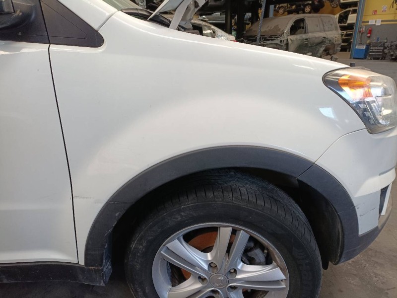 Recambio de aleta delantera derecha para ssangyong korando crystal referencia OEM IAM   