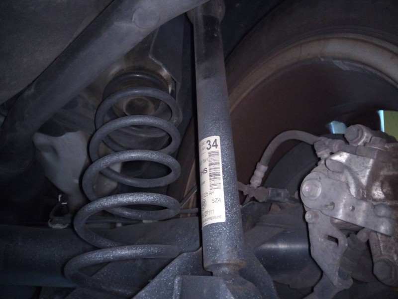 Recambio de amortiguador trasero derecho para volkswagen polo (6c1) comfortline bluemotion referencia OEM IAM 6C0513025AH  