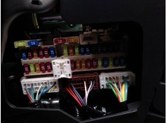 CAJA RELES / FUSIBLES 