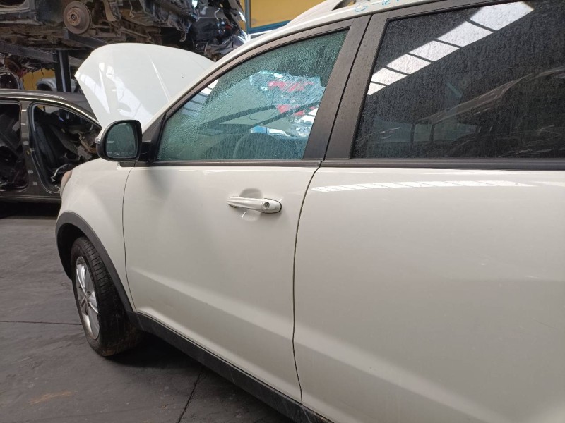 Recambio de puerta delantera izquierda para ssangyong korando crystal referencia OEM IAM   