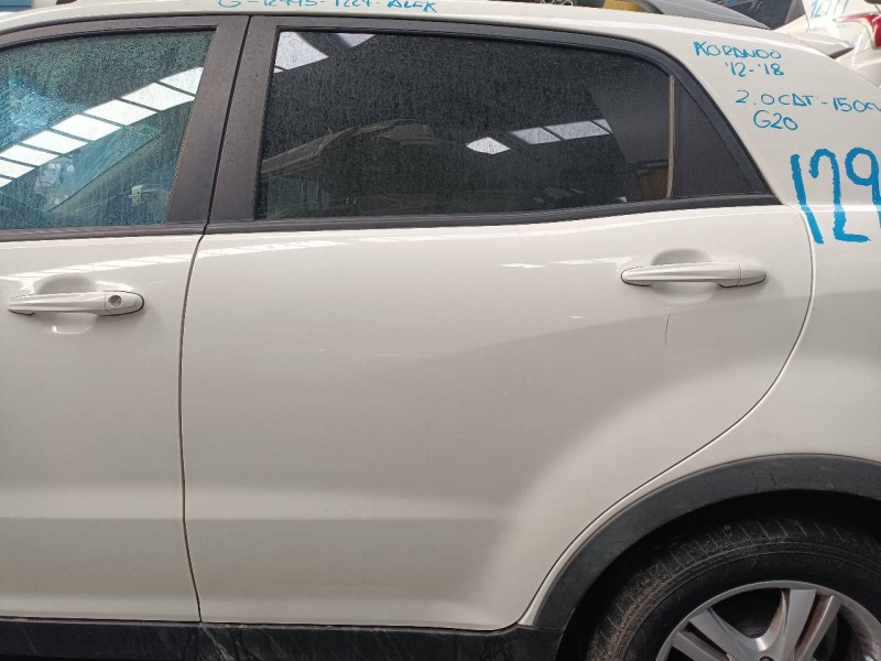Recambio de puerta trasera izquierda para ssangyong korando crystal referencia OEM IAM   