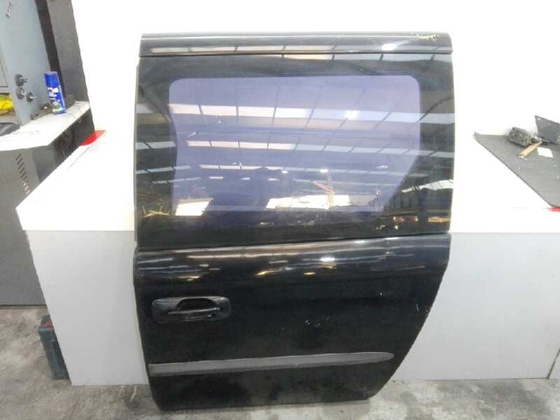 Recambio de puerta lateral corredera izquierda para chrysler voyager (rg) referencia OEM IAM   