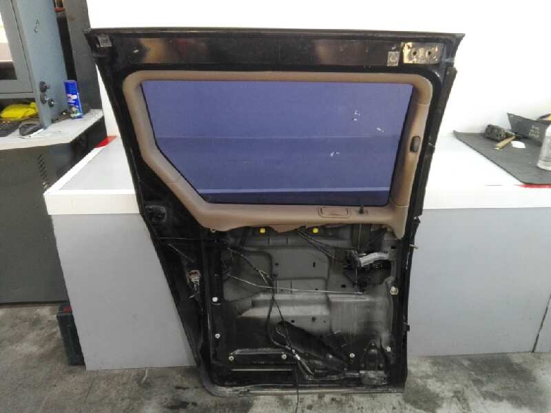 Recambio de puerta lateral corredera izquierda para chrysler voyager (rg) referencia OEM IAM   