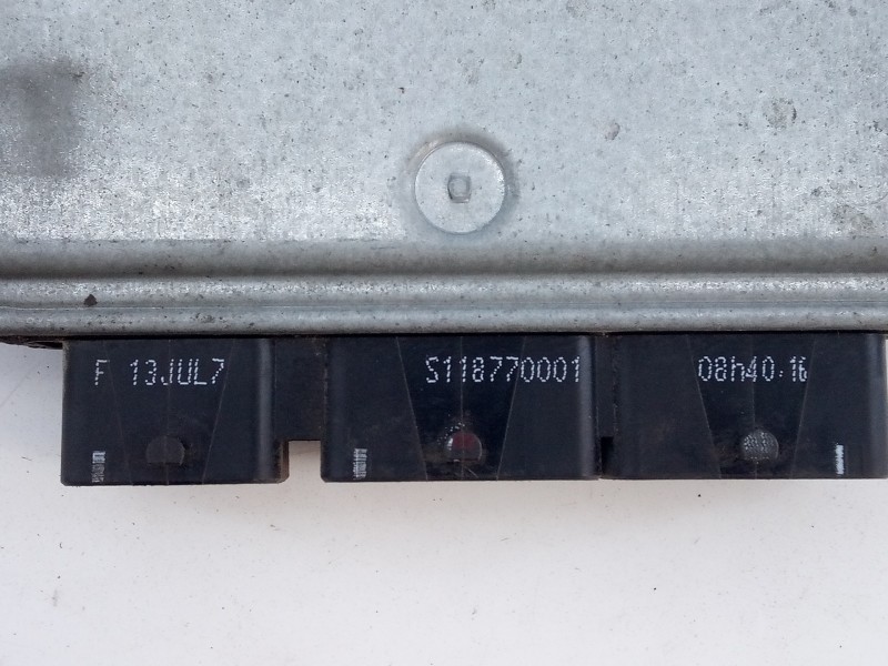 Recambio de centralita motor uce para renault scenic ii confort authentique referencia OEM IAM 8200804775 8200807626 E2-A3-13-2