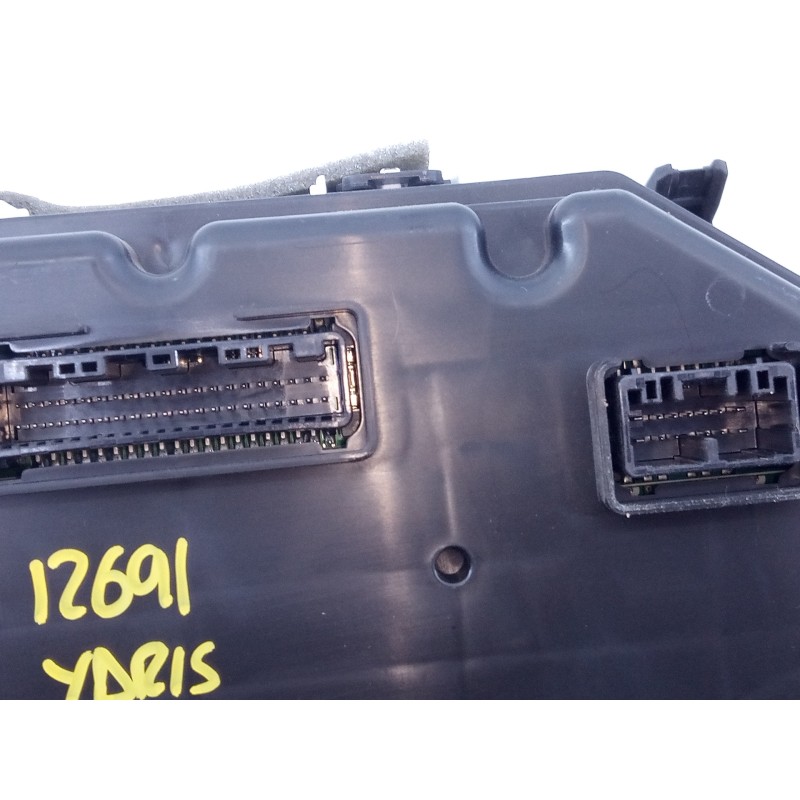 Recambio de cuadro instrumentos para toyota yaris hybrid active referencia OEM IAM 83800F5441  E3-B2-17-3