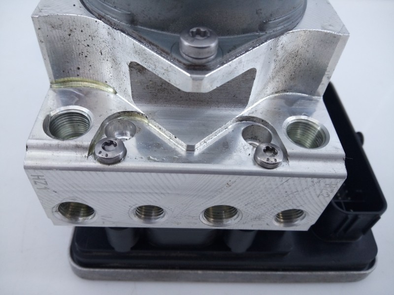 Recambio de abs para bmw serie 5 berlina (g30) 520d sport line referencia OEM IAM 3451689227801 3452689227701 P3-A8-5-2