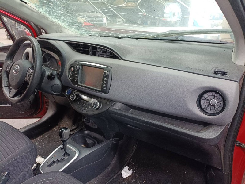 Recambio de salpicadero para toyota yaris hybrid active referencia OEM IAM   