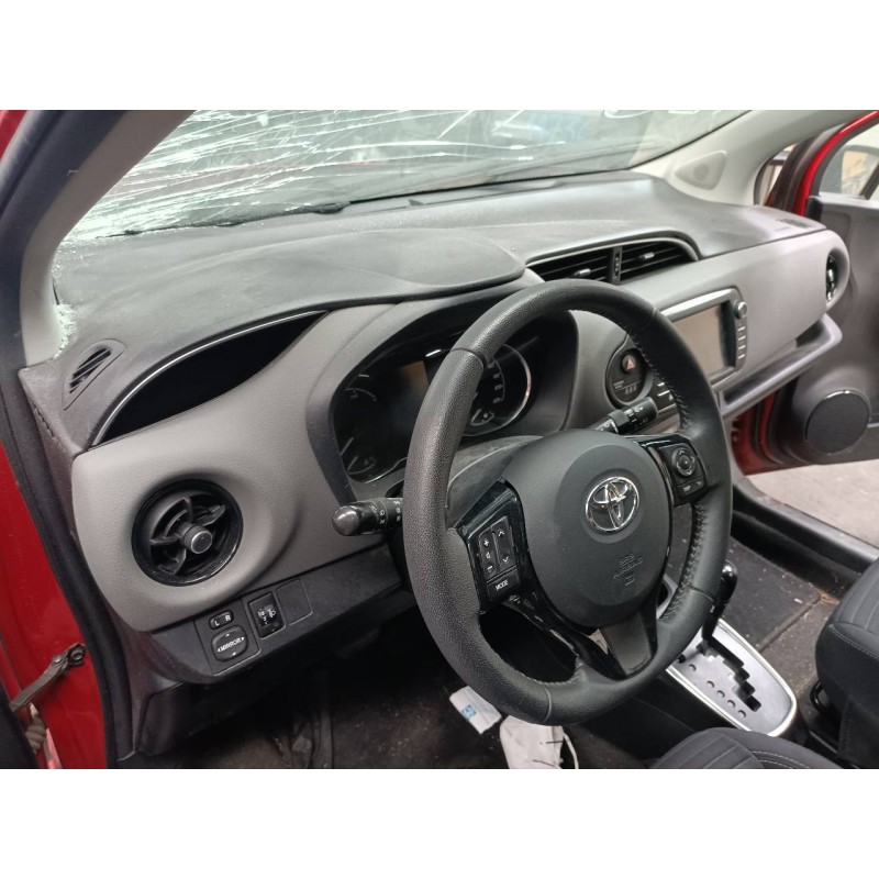 Recambio de salpicadero para toyota yaris hybrid active referencia OEM IAM   