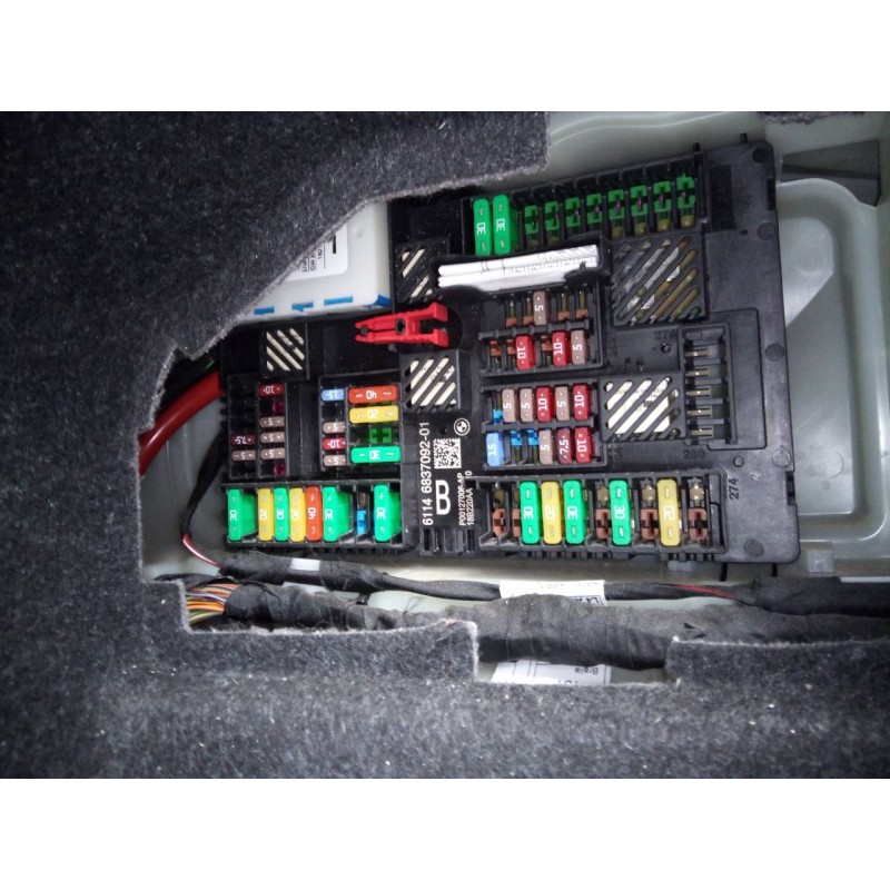 Recambio de caja reles / fusibles para bmw serie 5 berlina (g30) 520d sport line referencia OEM IAM 611468370920  