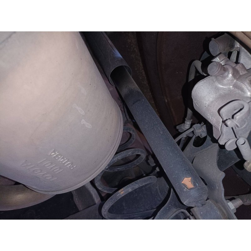Recambio de amortiguador trasero derecho para toyota yaris hybrid active referencia OEM IAM   