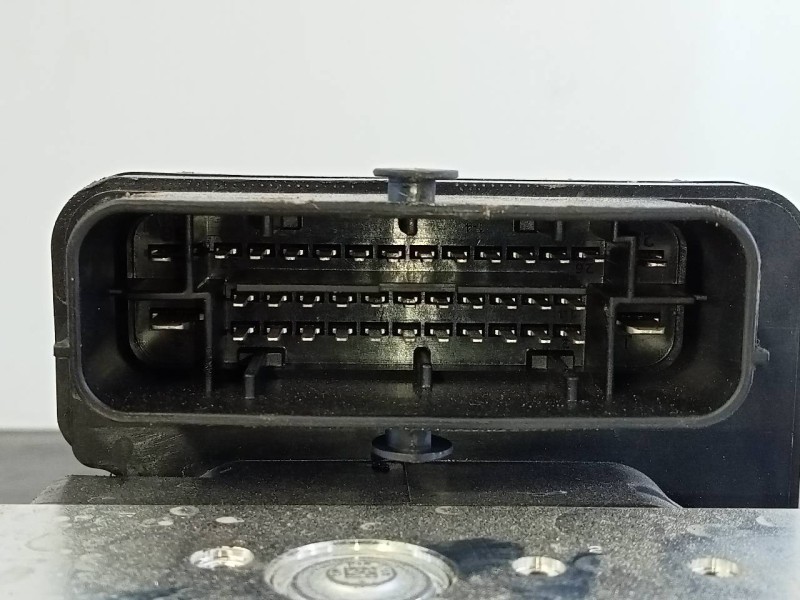 Recambio de abs para ssangyong korando crystal 4x2 referencia OEM IAM 4892037102 BH6014Z802 P3-B8-24-2