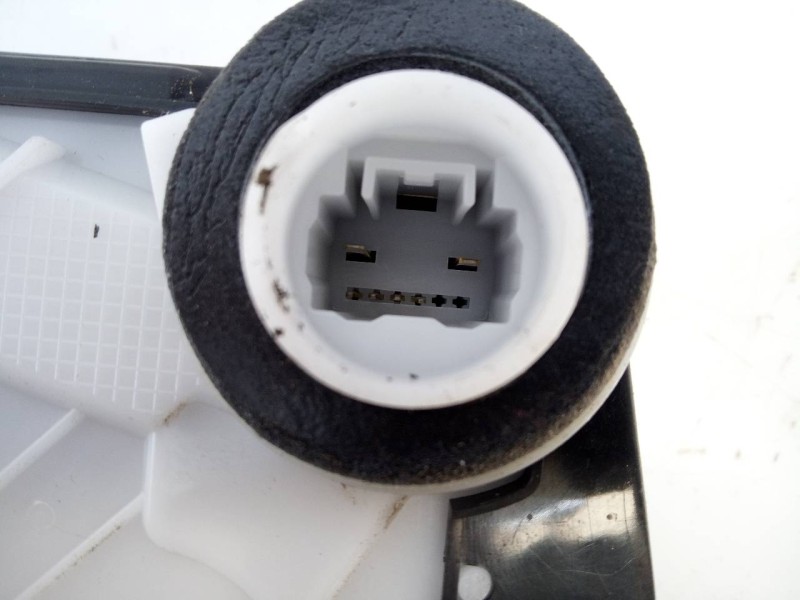 Recambio de cerradura puerta delantera derecha para toyota yaris hybrid active referencia OEM IAM 11130180714  E2-B4-61-2