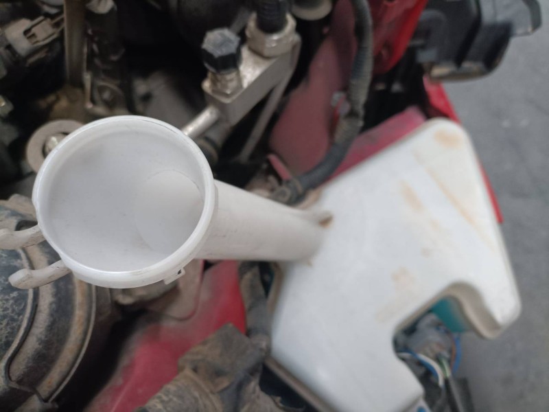 Recambio de deposito limpia para toyota yaris hybrid active referencia OEM IAM   