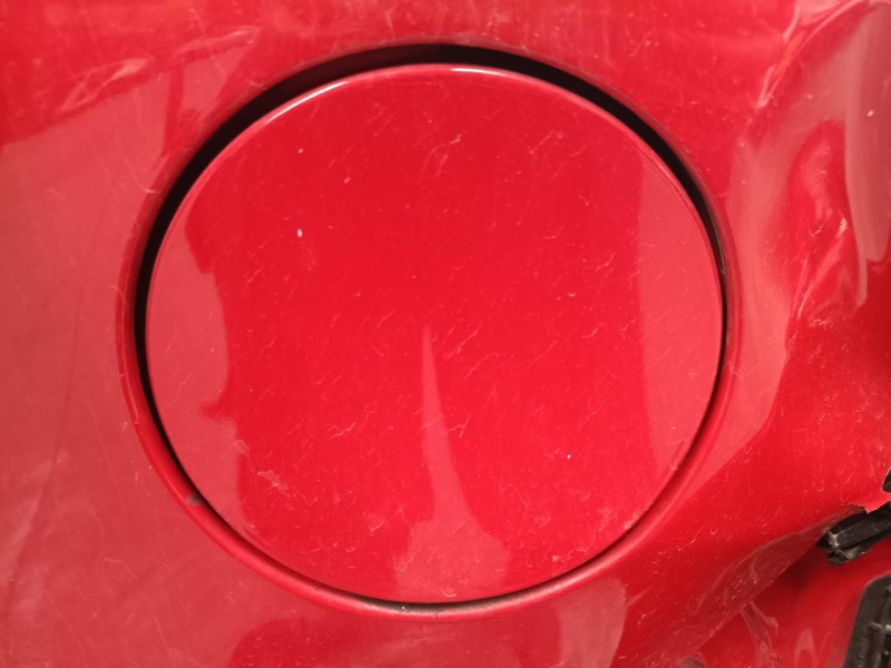 Recambio de tapa exterior combustible para toyota yaris hybrid active referencia OEM IAM   