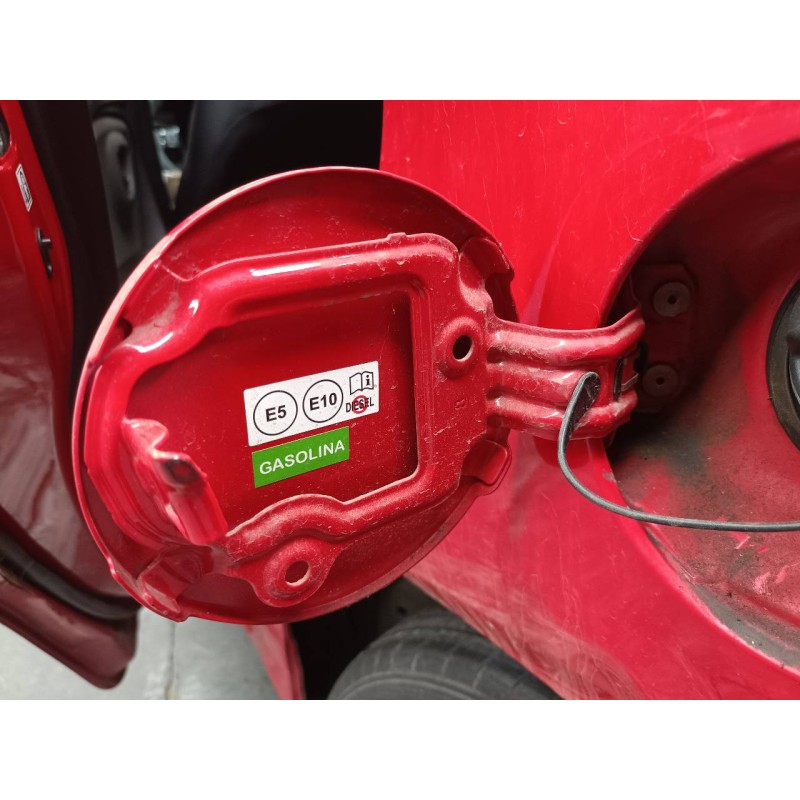 Recambio de tapa exterior combustible para toyota yaris hybrid active referencia OEM IAM   