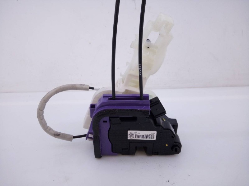 Recambio de cerradura puerta trasera izquierda para ssangyong korando crystal 4x2 referencia OEM IAM 7131037000  E1-B3-48-1