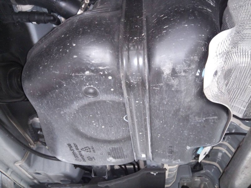 Recambio de deposito combustible para ssangyong korando crystal 4x2 referencia OEM IAM 2211137100  