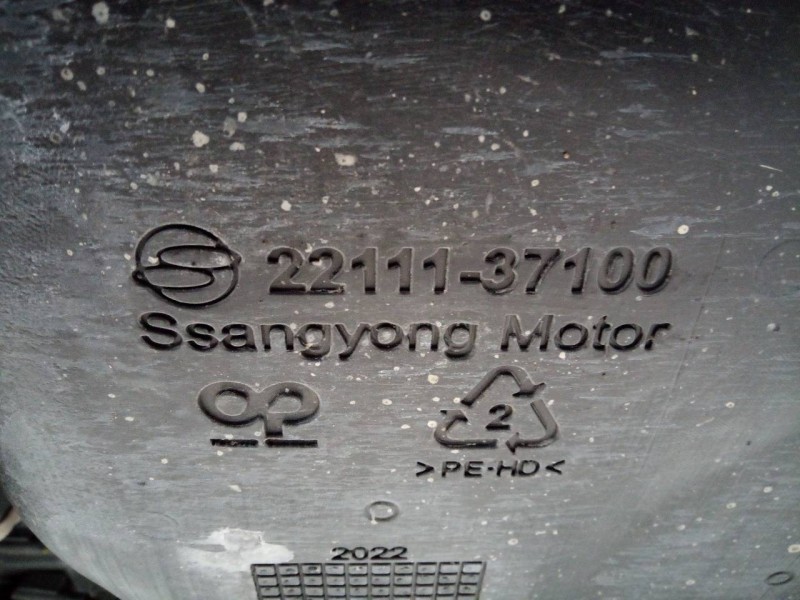 Recambio de deposito combustible para ssangyong korando crystal 4x2 referencia OEM IAM 2211137100  