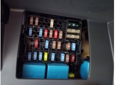 CAJA RELES / FUSIBLES 