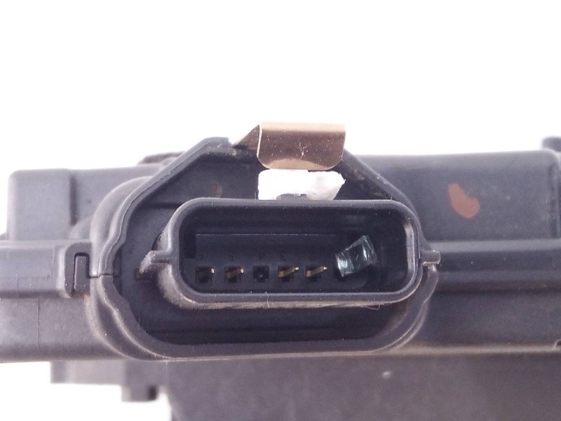 Recambio de cerradura puerta trasera derecha para renault clio iv limited referencia OEM IAM 825002104R  E1-A1-44-2