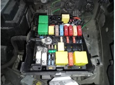 CAJA RELES / FUSIBLES 